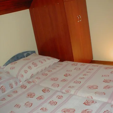 Three-bedroom Near Lake 巴拉通雷勒