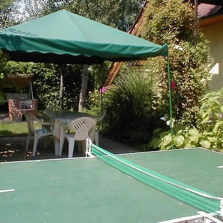Three-bedroom Near Lake 公寓